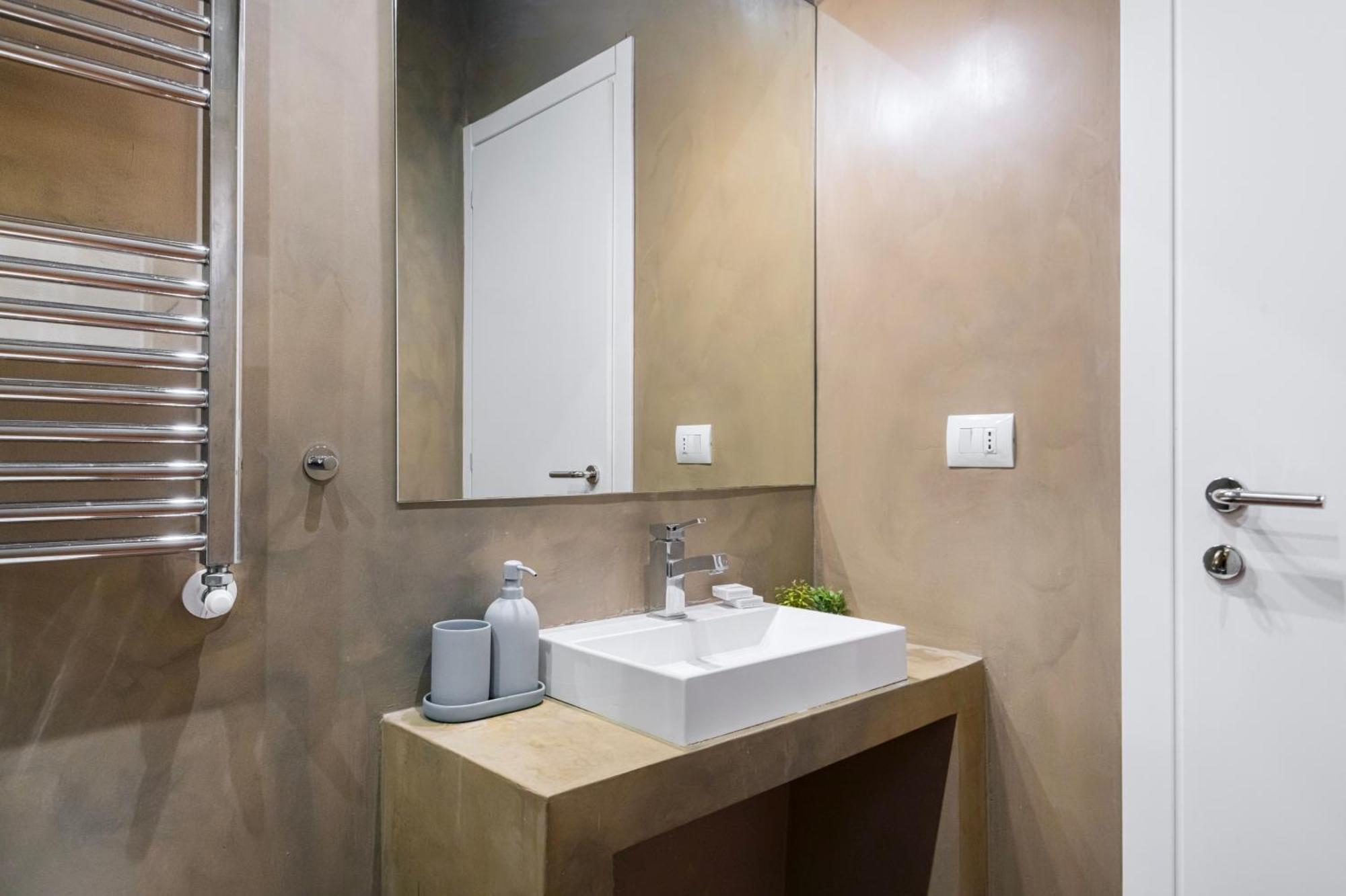 Nice And Cozy Studio In Porta Romana By Easylife Milan Bagian luar foto